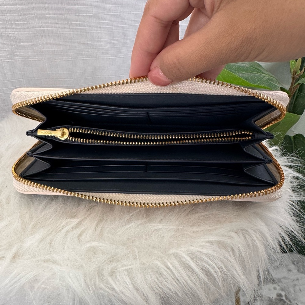 Coach zip denim wallet! like new! - Picture 3 of 3